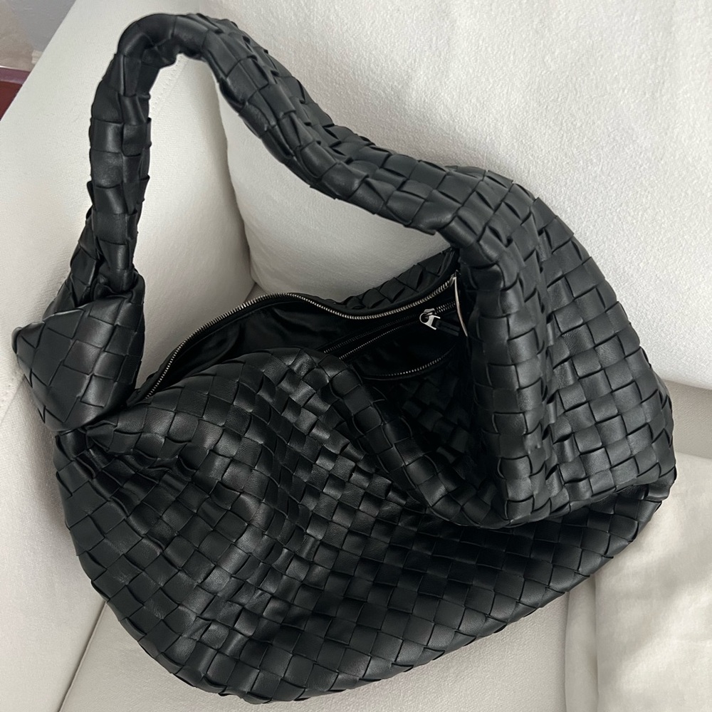 Bottega Veneta Jodie (old small, black)!